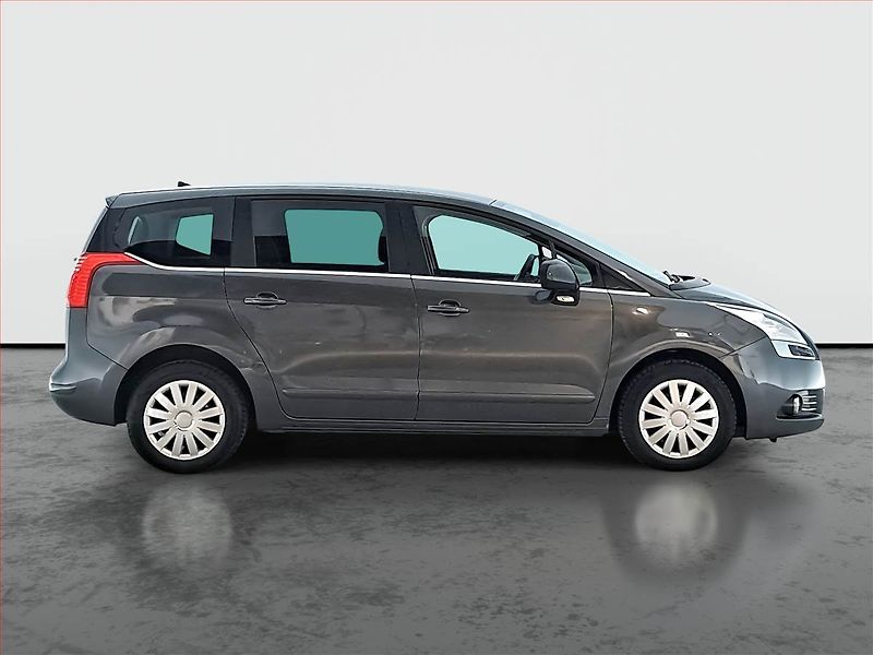 Peugeot 5008 (2013) 1.6 HDi, nová STK, rezervace - fotka 6 z 15