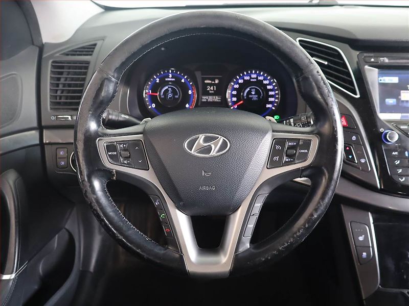 Hyundai i40 (2012) 1.7 CRDi, Automat, Navi - fotka 16 z 19