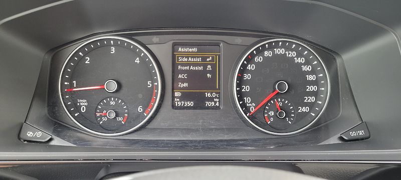 Volkswagen Multivan (2017) T6 2,0TDi 150kW DSG 4×4 7.mist - fotka 27 z 51