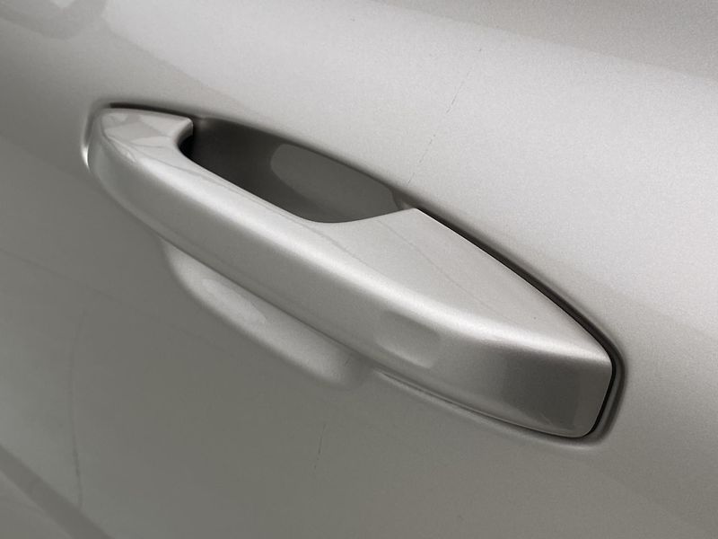 Volvo V60 T6 AWD PLUG-IN DARK REZERVACE - fotka 33 z 58