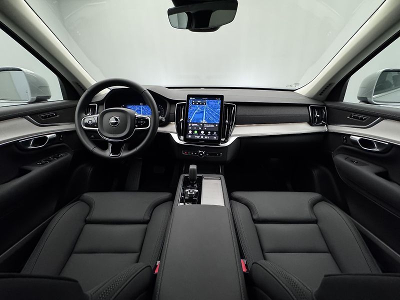 Volvo XC90 B5 AWD CORE CZ 1.maj - fotka 2 z 46