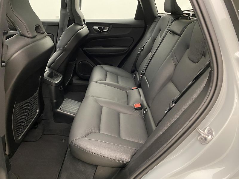 Volvo XC60 T8 AWD RECHARGE DARK ULTRA CZ - fotka 5 z 63