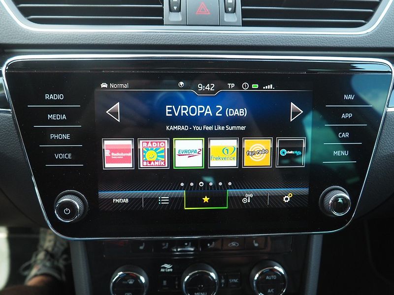 Škoda Superb (2021) 1.4 iV Hybrid L&K DSG Webasto - fotka 34 z 48