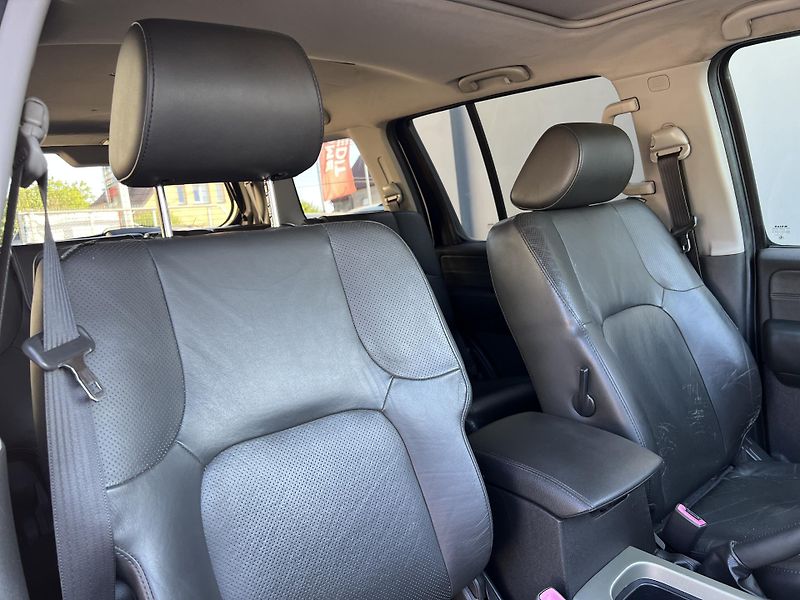 Nissan Pathfinder 2.5DCi 4x4 AUTOMAT 7MÍST  - fotka 35 z 43