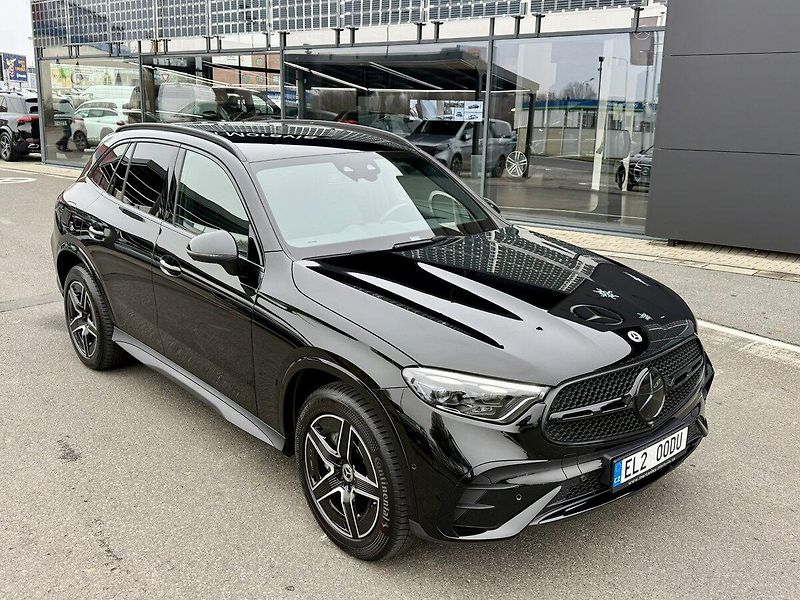 Mercedes-Benz GLC (2023) 300 e 4MATIC SUV - fotka 45 z 48