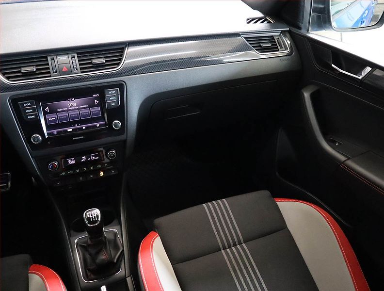 Škoda Rapid (2017) Spaceback 1.0 TSI, Xenony - fotka 8 z 22