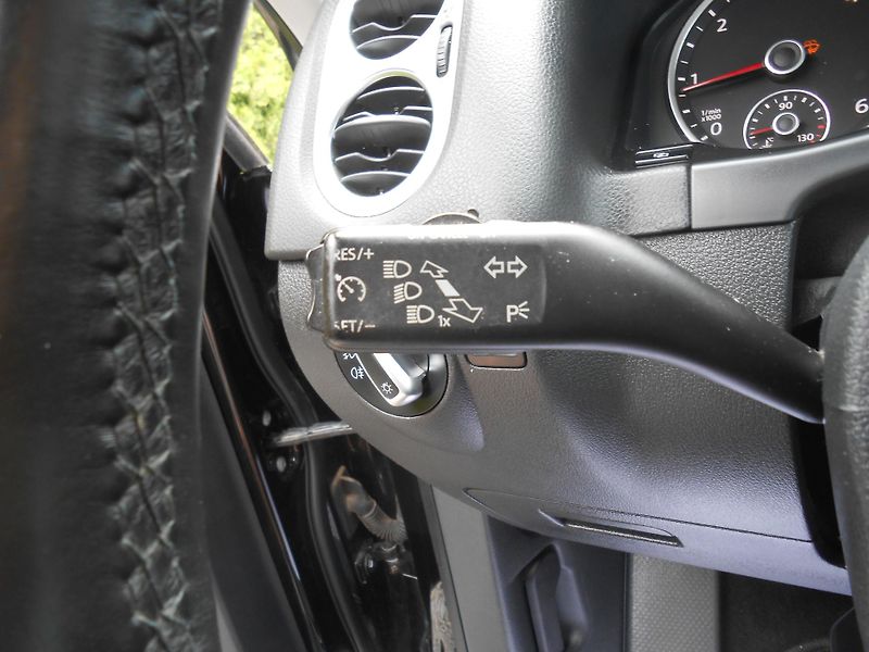 Volkswagen Tiguan 4*4,XENONY,DSG. - fotka 32 z 40