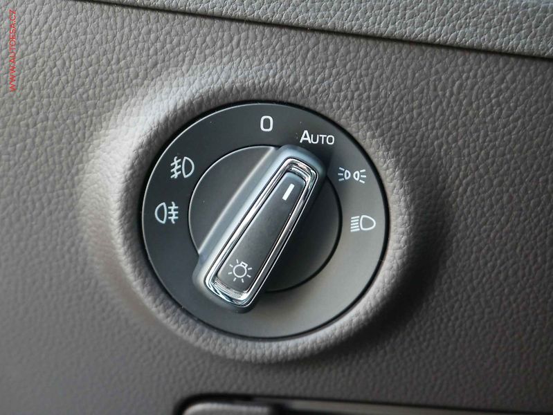 Škoda Superb (2015) 2.0 TDi, 1.maj, DSG, navi - fotka 17 z 20
