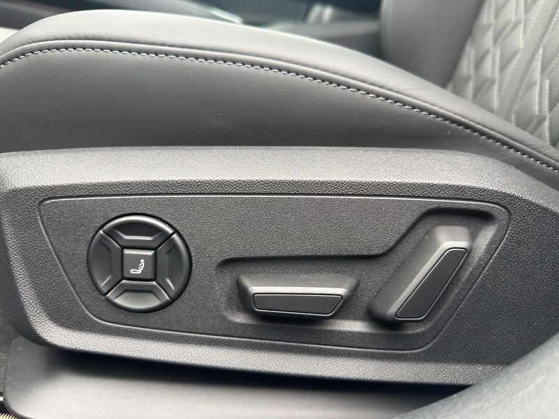 Audi A6 TDI q S-Line Vzduch Pano HuD T - fotka 16 z 21