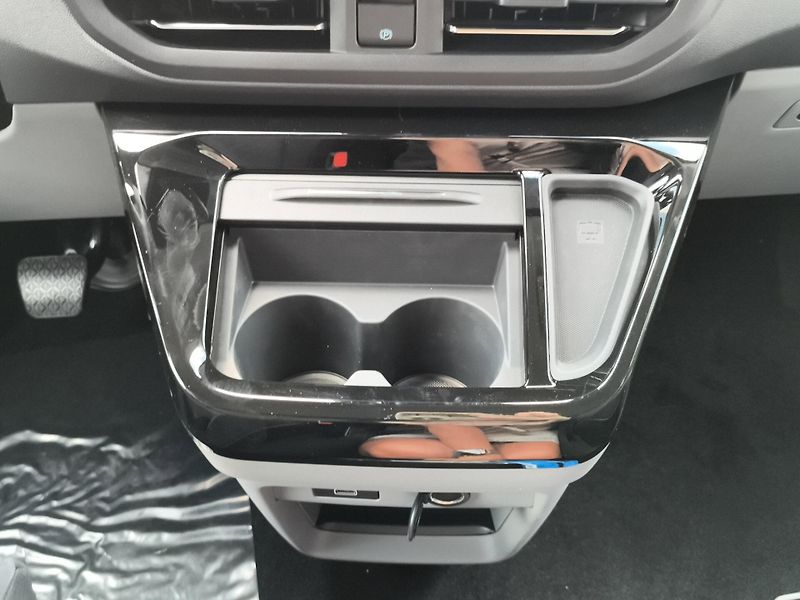 Ford Transit Custom (2026) kombi 2.0 TDI L2 Limited 100kW - fotka 16 z 16