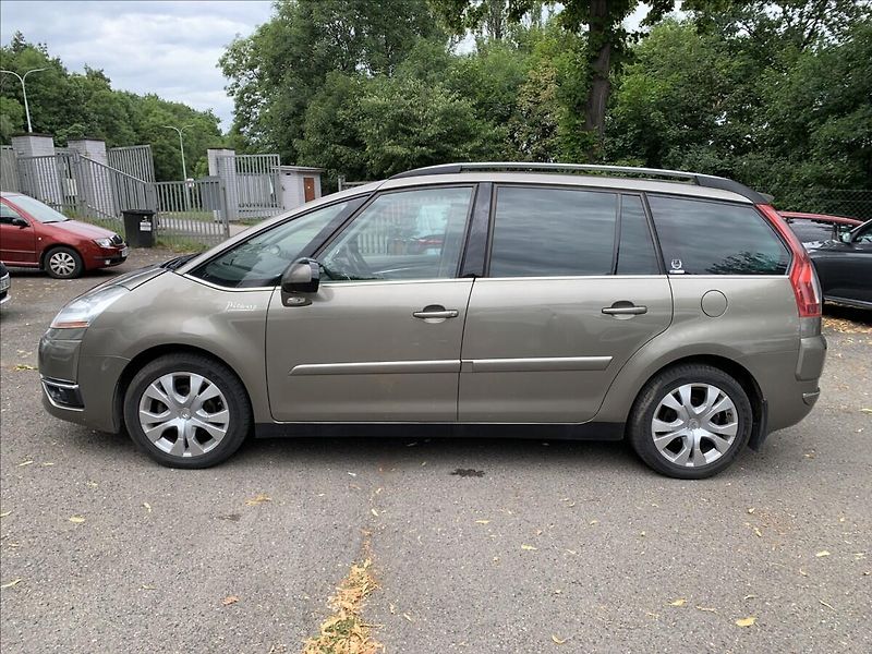 Citroën C4 Picasso 1,6 HDI AUTOMAT,EXCLUSIV,7.MÍS - fotka 8 z 21