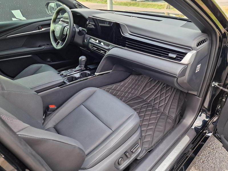 Toyota Camry (2024) 2.5 Hybrid EXECUTIVE - fotka 10 z 23