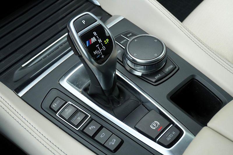 BMW X6 M50d, ČR, Tažné, Ventilace,H/K - fotka 22 z 42