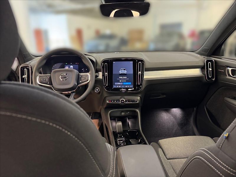 Volvo XC40 (2025) 2,0 B3 FWD Plus Dark 8367 - fotka 10 z 15