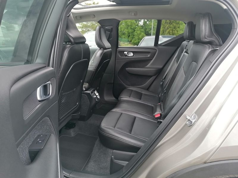Volvo XC40 (2020) T3 Panorama,Kůže,Winter Paket - fotka 10 z 35