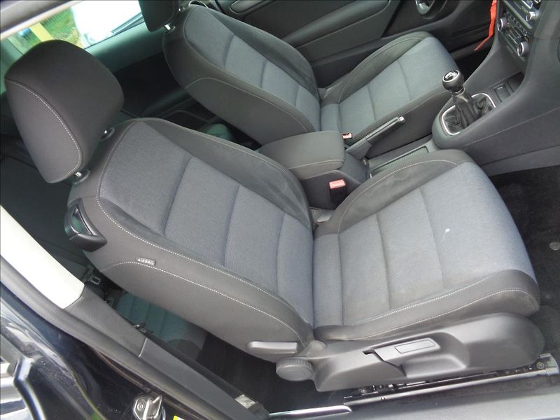 Volkswagen Golf (2011) 1,2 - fotka 12 z 19