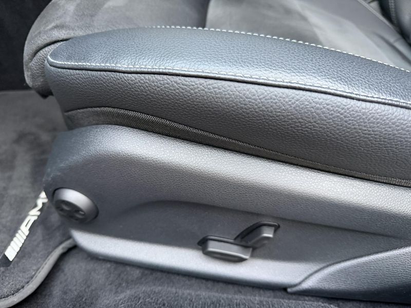 Mercedes-Benz Třídy E (2020) 300E 4MATIC PLUG-IN HYBRID - fotka 34 z 40