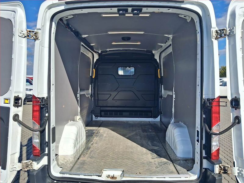 Ford Transit (2018) Trend 2.0 EcoBlue, L2H2 - fotka 11 z 20