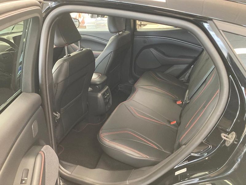 Ford Mustang Mach-E (2023) Premium 351k 99 kWh 5D - fotka 23 z 23