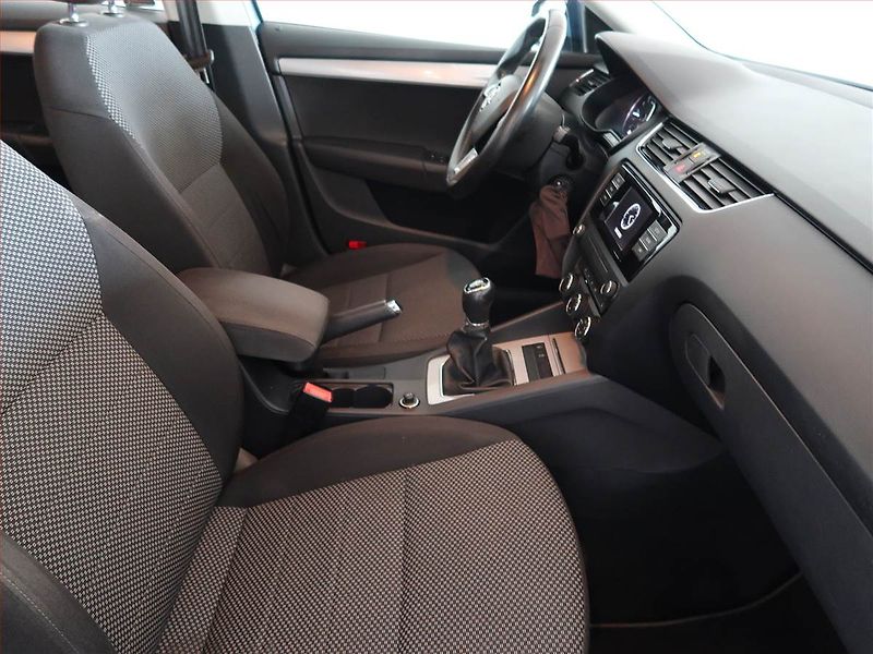 Škoda Octavia (2016) Ambition 1.6 TDI, Tempomat - fotka 9 z 14