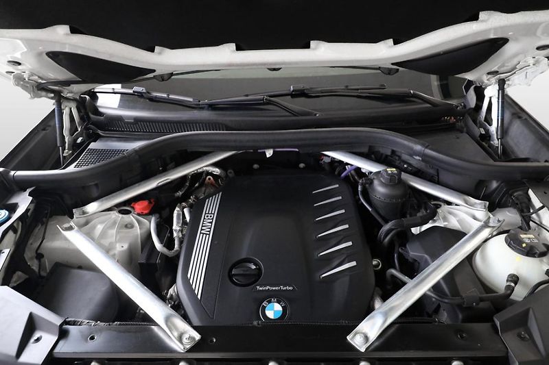 BMW X5 xDrive30d - fotka 12 z 30