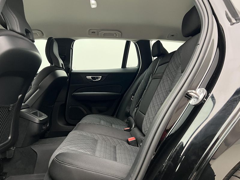 Volvo V60 B4 CORE AUT 1.maj. - fotka 7 z 41