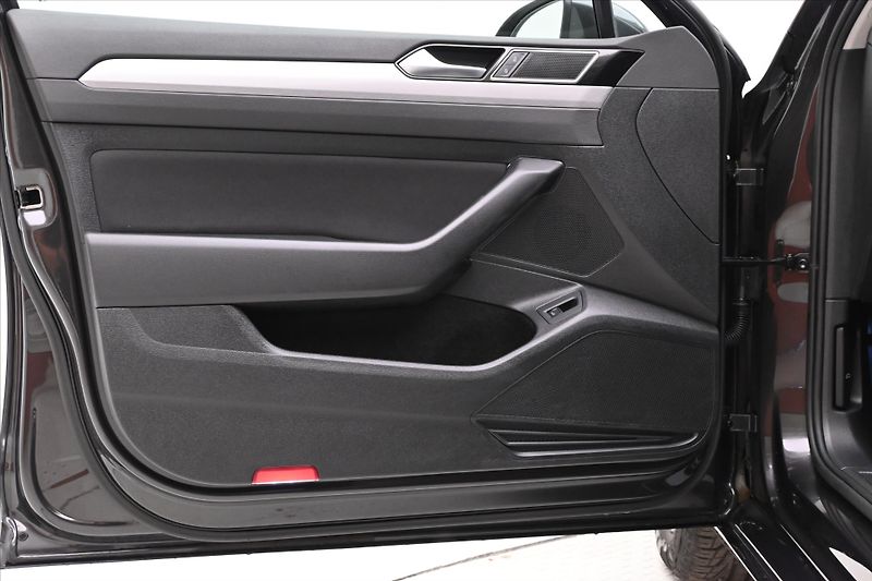 Volkswagen Passat 2,0 TDI 110 kW DSG Business Zá - fotka 25 z 31