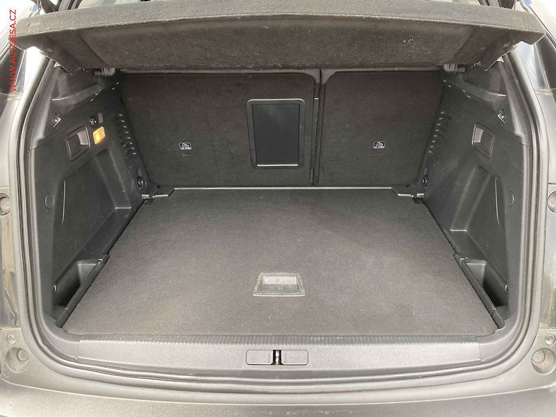 Peugeot 3008 (2018) 2.0 HDi, ČR, Allure, LED - fotka 7 z 19