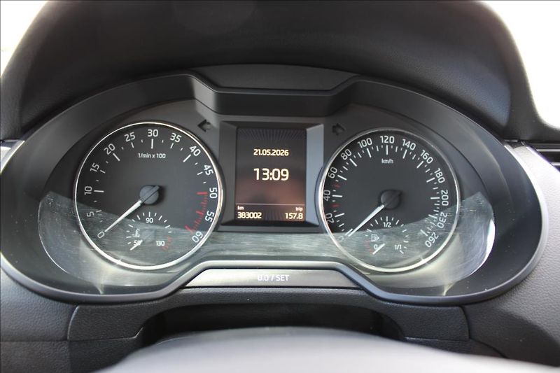 Škoda Octavia 2,0 TDi  AMBITION, DIG. KLIMA - fotka 15 z 23