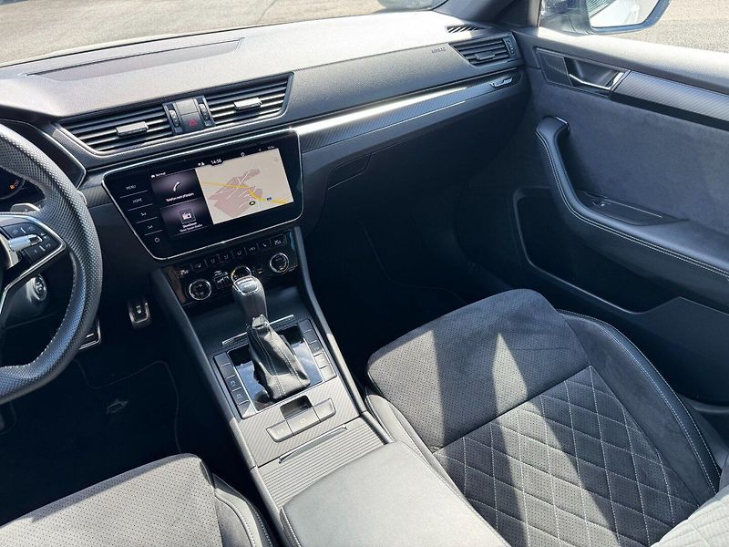 Škoda Superb (2023) Sportline 2.0 TDI 4x4 147kW - fotka 17 z 36