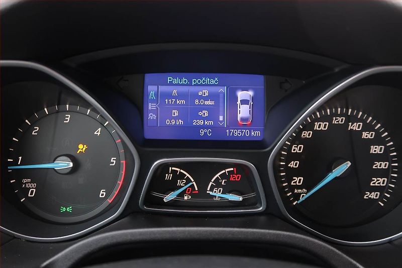 Ford Focus (2013) 2.0 TDCi, Navi, Tempomat - fotka 11 z 19