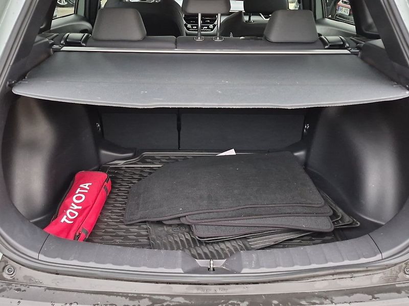 Toyota Corolla Cross Style Tech 1,8 HEV e-CVT - fotka 23 z 26