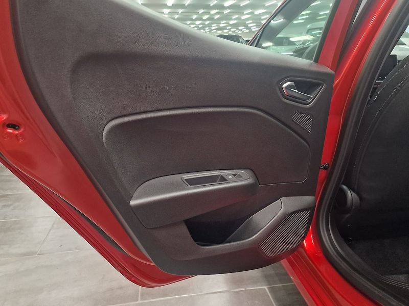 Mitsubishi Colt (2024) Invite+ 67 kW 2024 800km - fotka 20 z 60