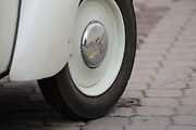 Na akci Jízda do vrchu a výstava historických vozidel se představilo na tři sta automobilů a motocyklů.