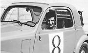 Maria Teresa de Filippis za volantem Fiatu 500 v roce 1948.