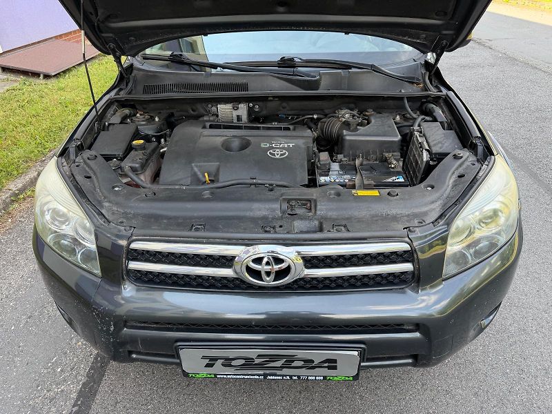 Toyota RAV4 2,2 D4-D 4WD / 130 kW /  - fotka 24 z 27