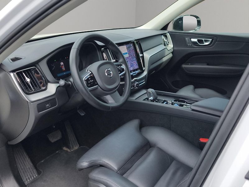Volvo EX60 (2023) B5 AWD 2.0 MHEV 184kW, ČR, 1 M - fotka 21 z 28