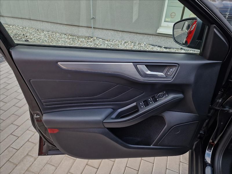 Ford Focus 1.5 EcoBlue Titanium,ČR,1.Maj - fotka 36 z 47