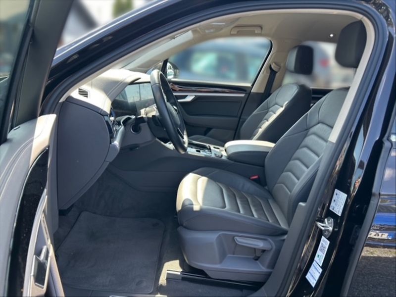 Volkswagen Touareg 3,0 TDI Exclusive 4M DSG - fotka 7 z 11