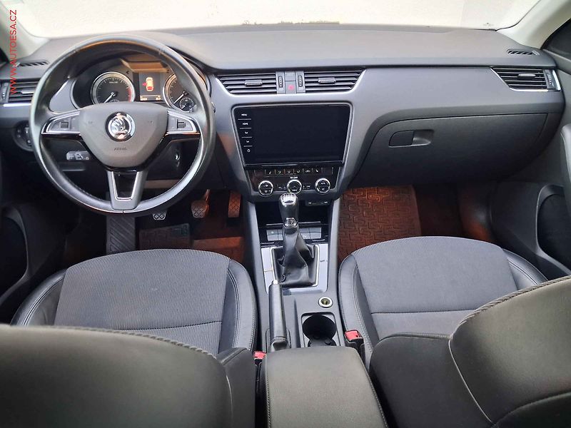 Škoda Octavia (2018) 1.4 TSi, Style, navi, +kola - fotka 8 z 19