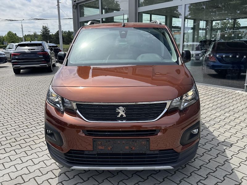 Peugeot Rifter (2022) 1,2 Aut. Allure Pack 7.Míst L2 - fotka 2 z 13