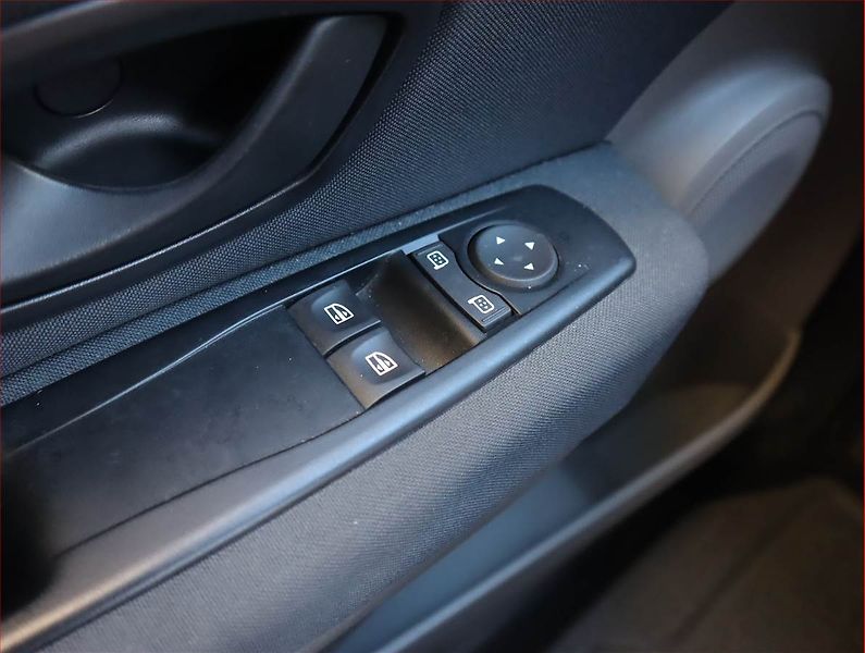 Renault Mégane (2012) 1.6 16V, Tempomat - fotka 13 z 15