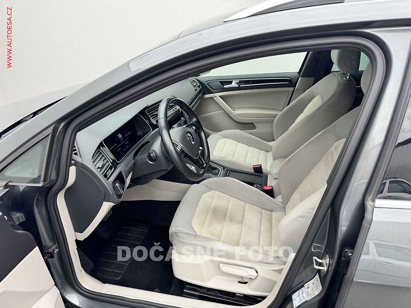 Volkswagen Golf (2018) 1.6TDi, DSG, LED, navi - fotka 9 z 16