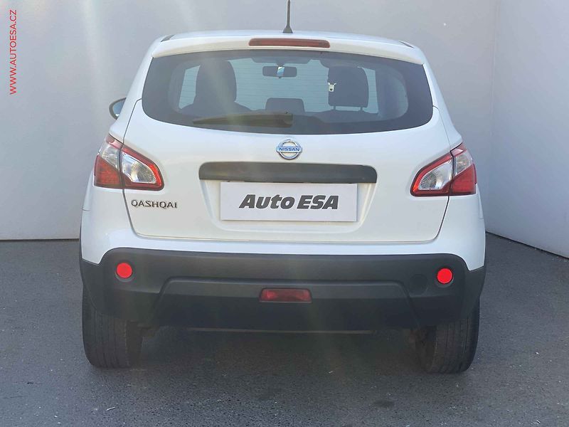 Nissan Qashqai (2010) 1.6, Visia, +kola - fotka 5 z 16