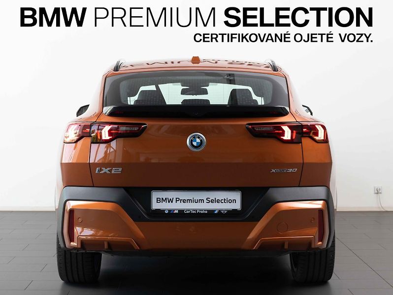 BMW iX2 xDrive30 - fotka 4 z 23