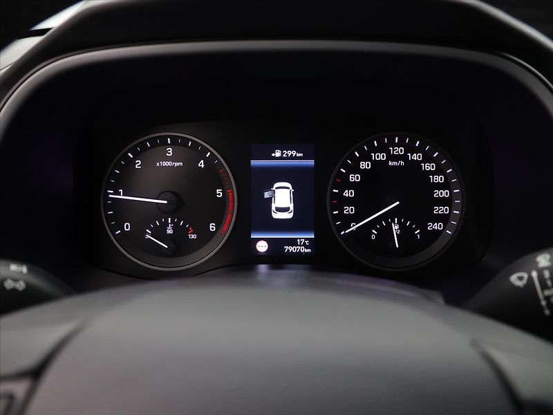 Hyundai Tucson 1,6 CRDI 100 kW CZ 1.Maj. - fotka 17 z 30