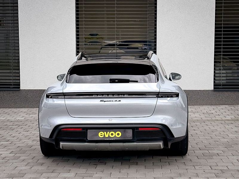 Porsche Taycan 4S Cross Turismo - fotka 4 z 15