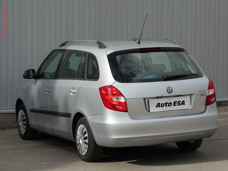 Škoda Fabia (2011) 1.2 TSi, AC, tempo - fotka 6 z 15