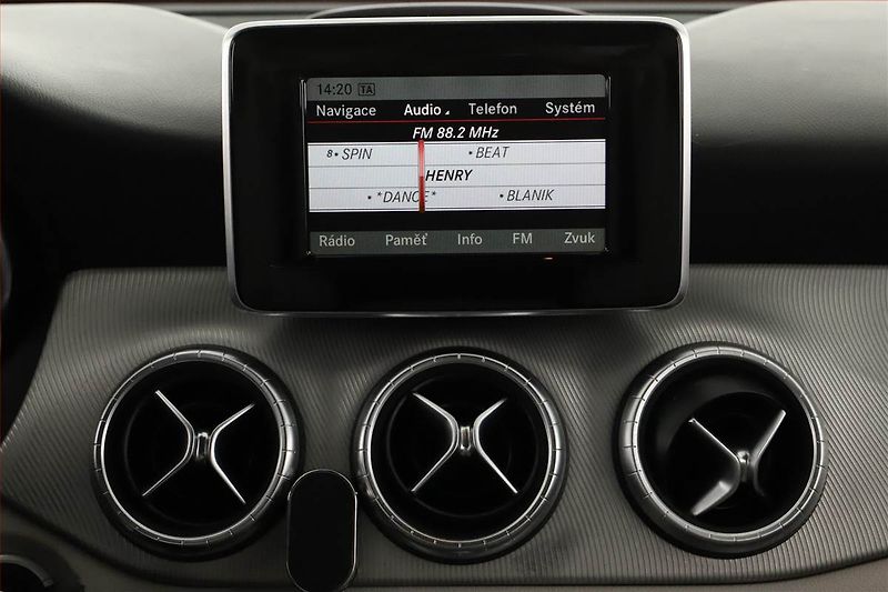 Mercedes-Benz CLA (2013) 220 CDI, Automat, Kůže, Navi - fotka 14 z 18