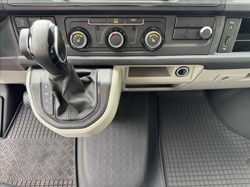 Volkswagen Transporter 2,0 TDI DSG LONG DPH 1.maj. ČR - fotka 41 z 50